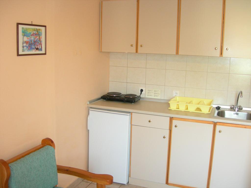 Villa Karmar Hotel Apartments Дасія Екстер'єр фото